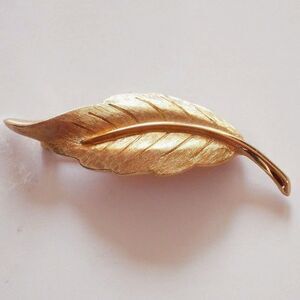 Vintage Avon Leaf Pin Brooch Gold Tone Woodland Fairy Nature
